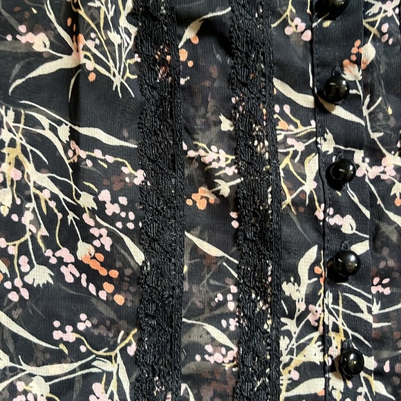 Lilly White Black Flower Blouse. Size L - Picture 2 of 9